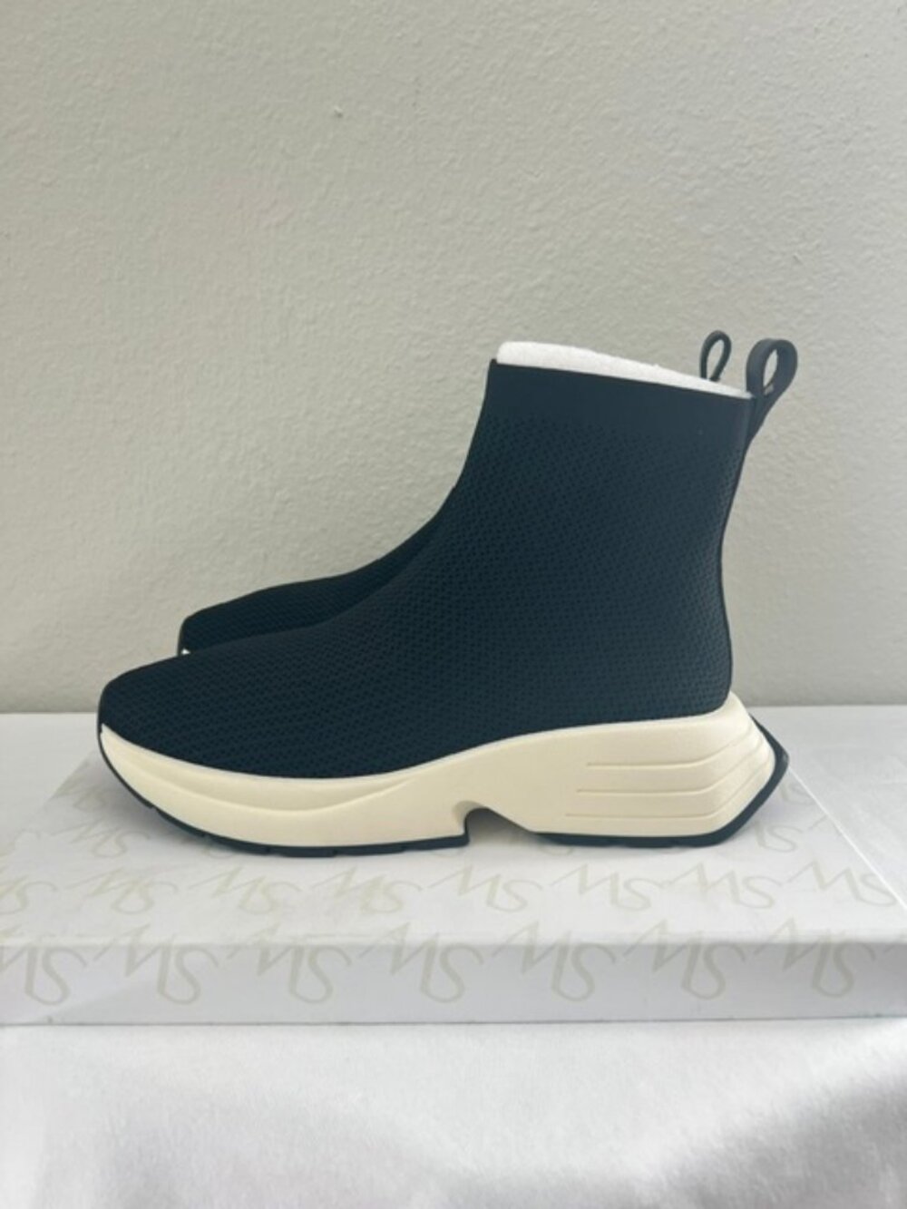 STUART WEITZMAN Womens WILLOW SLIP-ON Sneaker